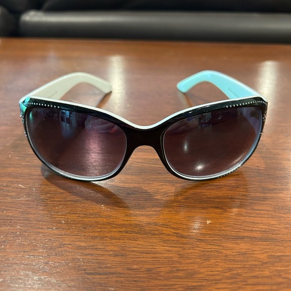 Stylish Black and White Sunglasses - Picture 1 of 6